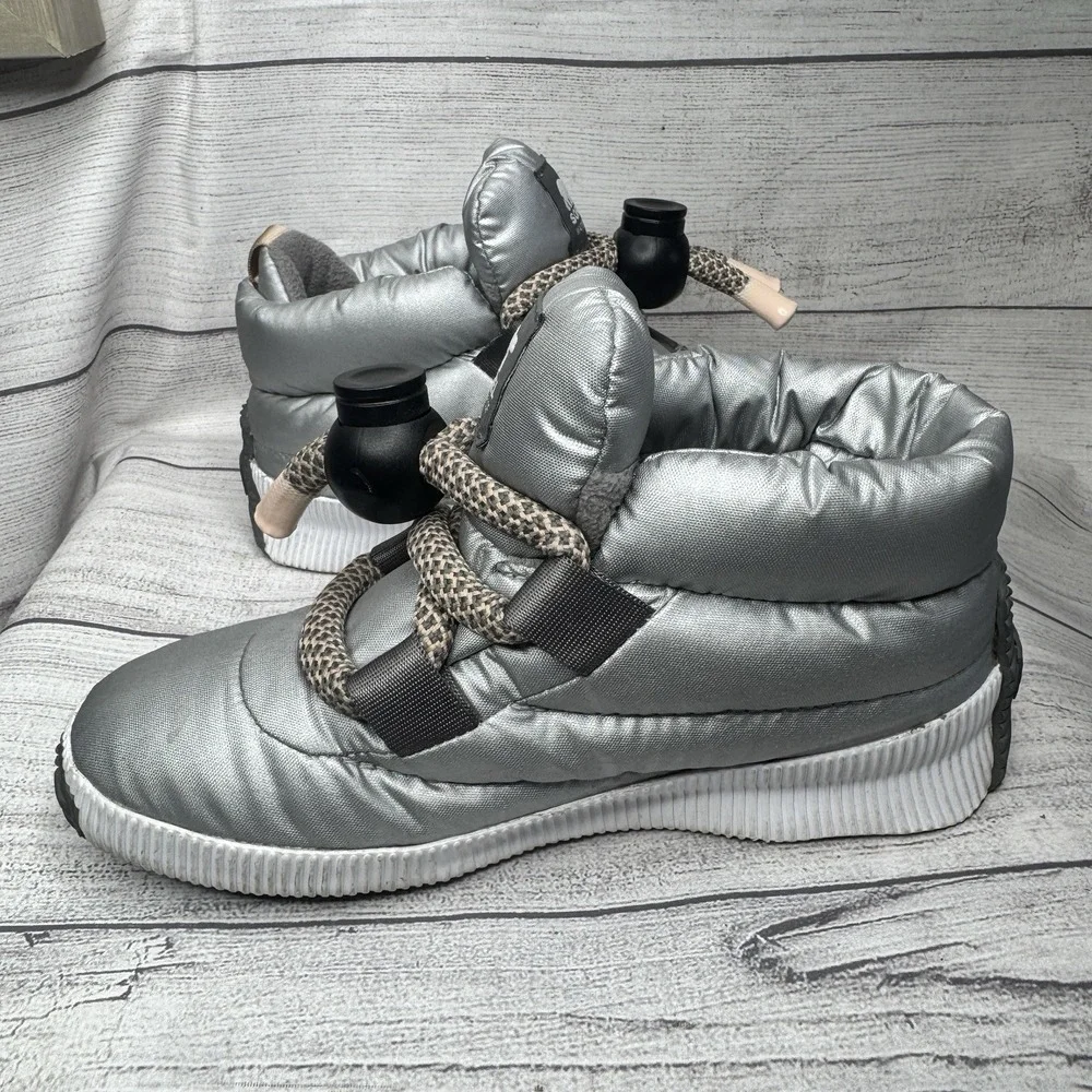 Sorel‎ Women Out N About Puffy Lace Boots Gray Winter Outdoorsy Modern Silver 6